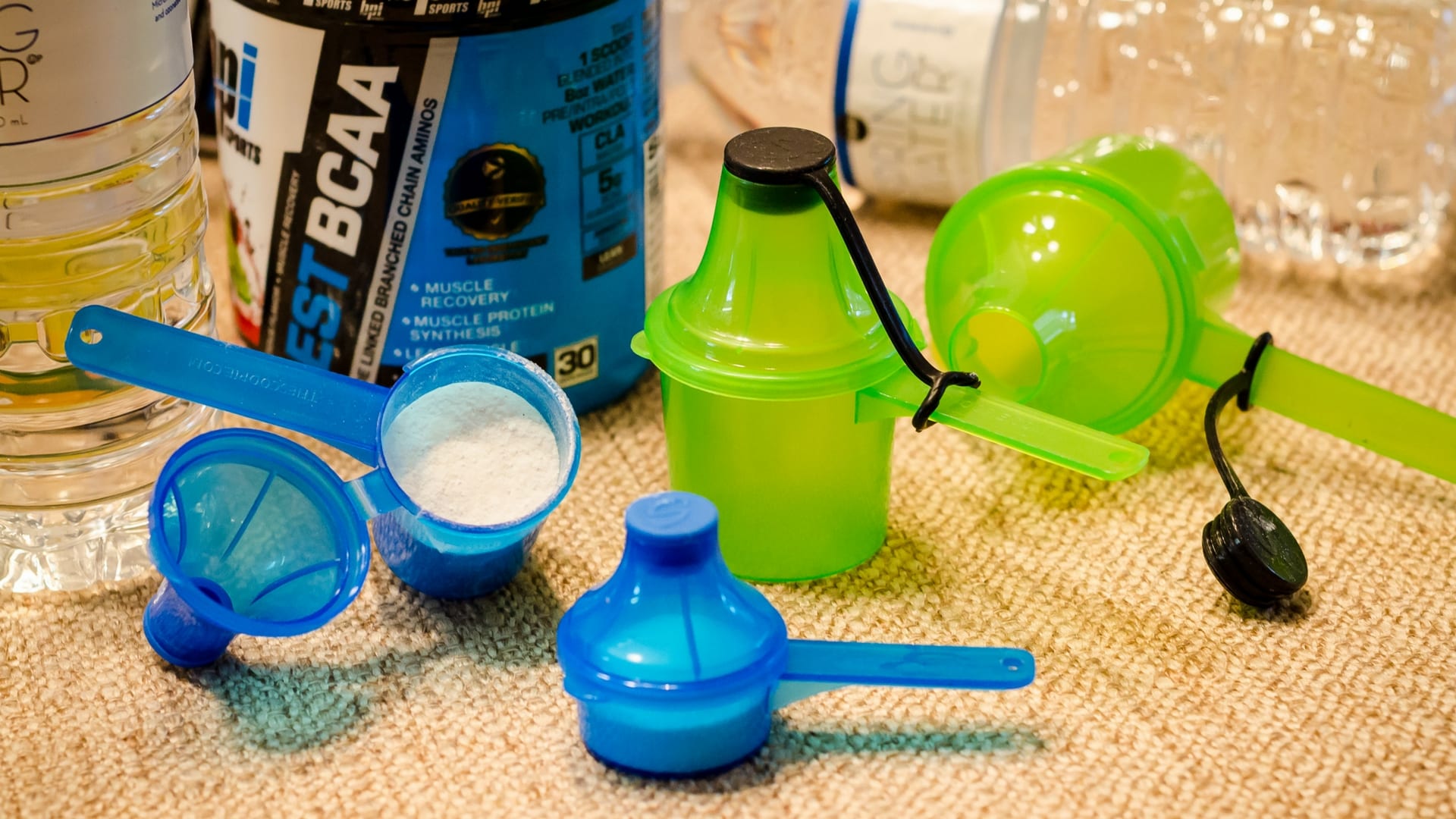 Smart way to get workout powders into your water bottle without messing.